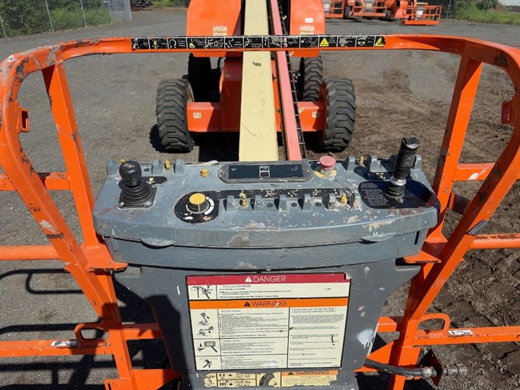 2015-jlg-600s-image-9