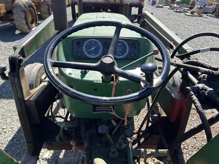#5217-•-oliver-tractor-w/-loader-image-44