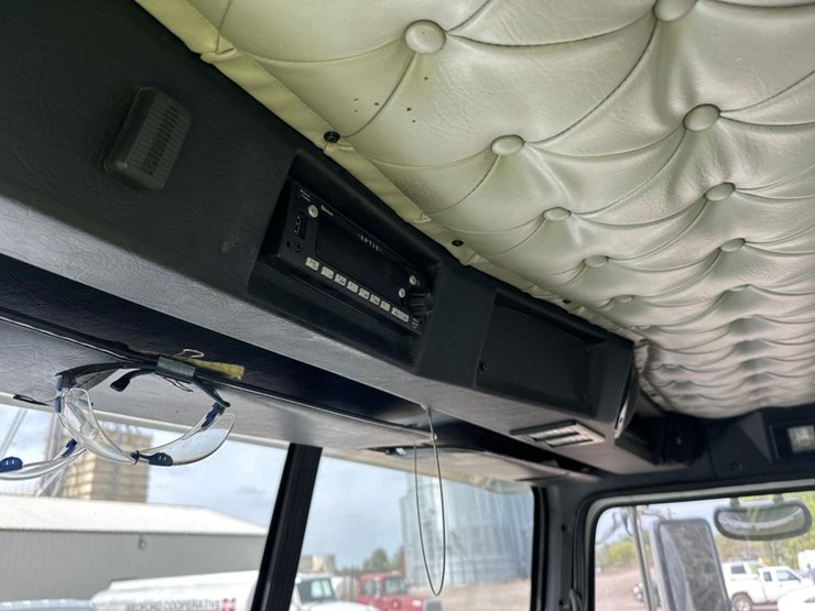 2015-western-star-4700sb-image-57