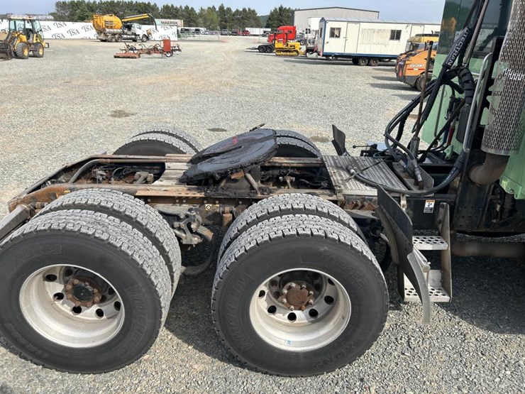 2015-peterbilt-579-image-16