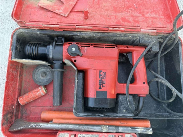 hilti-te52-hammer-drill,-with-(2)-drill-bits,-jackhammer-bit,-in-steeltex-case-image-1