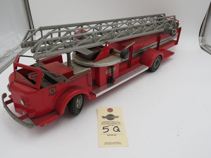 1950's-doepke-model-toys-aerial-ladder-fire-truck-image-1