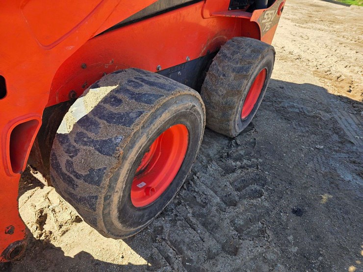 2019-kubota-ssv75-image-22