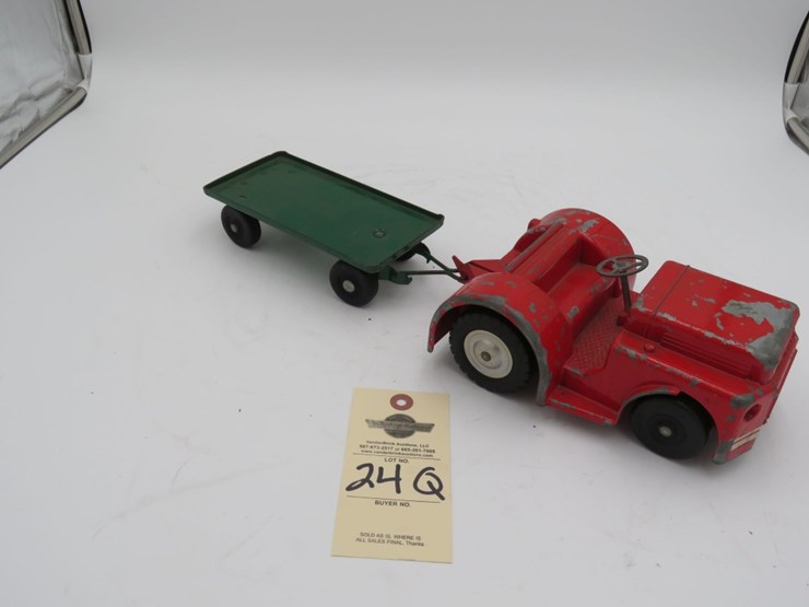 doepke-model-toys-tug-and-trailer-set-image-1