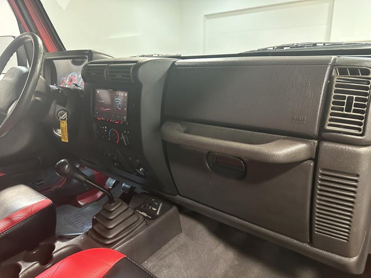 1999-jeep-wrangler-sport-image-14