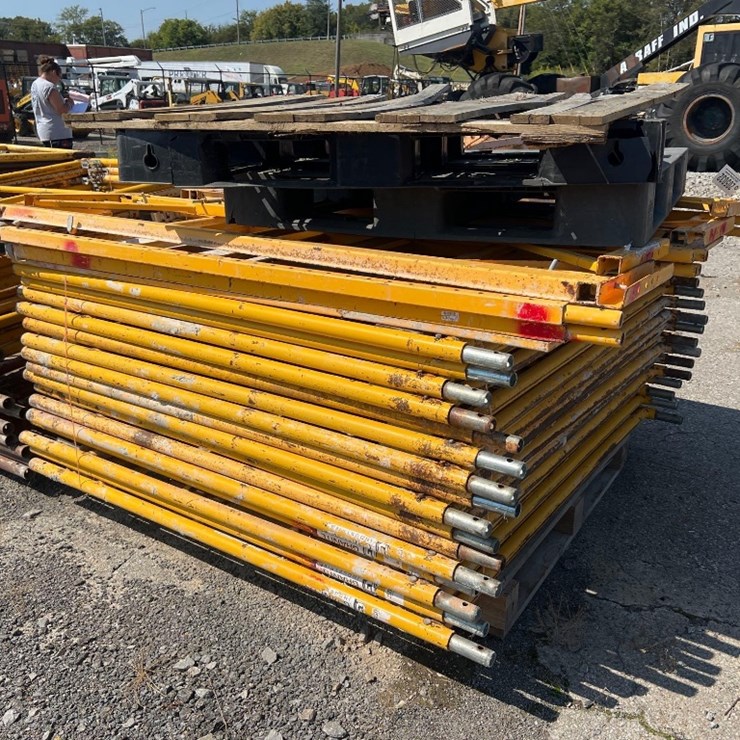 PALLET OF SCAFFOLDING (APPROX. 16 PC)