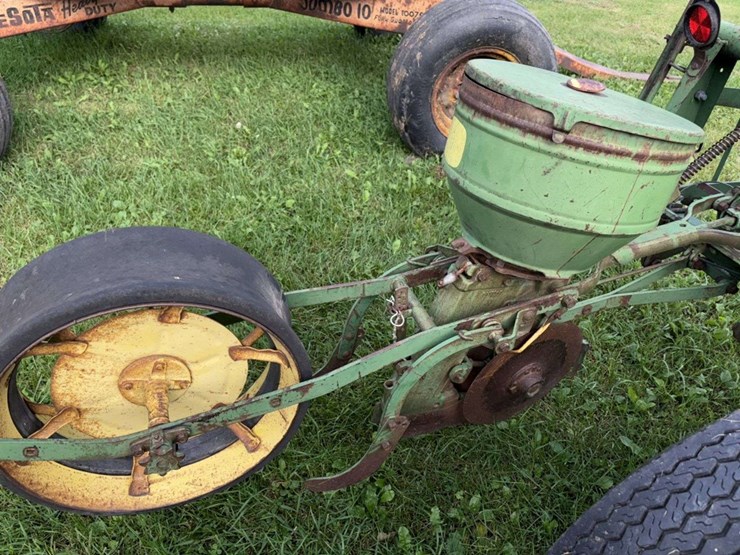 john-deere-494a-4r38”-planter,-markers,-fert-boxes,-autolube-greaser,-works,-*must-be-removed-in-10-image-5