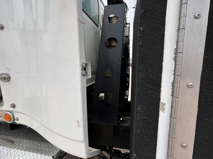 2013-western-star-4900-image-11