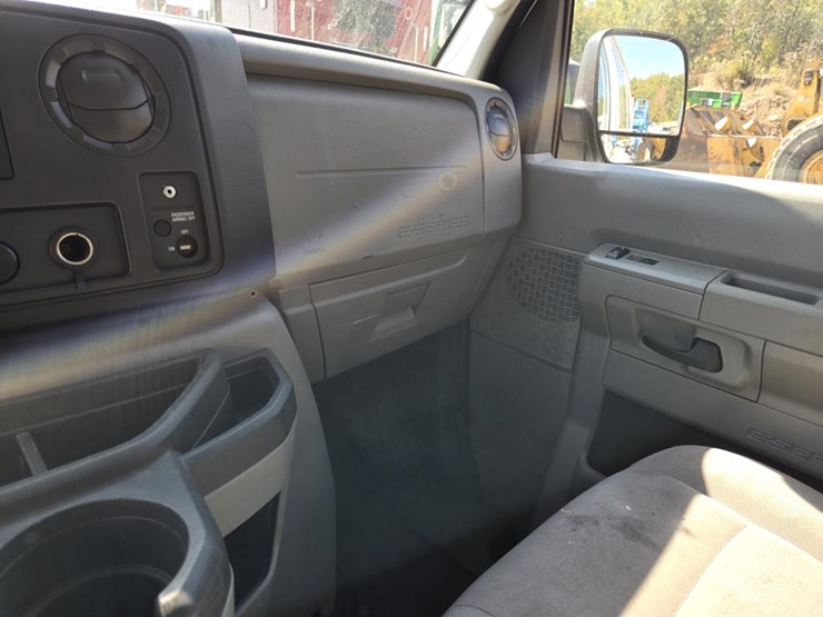 2013-ford-cargo-image-39