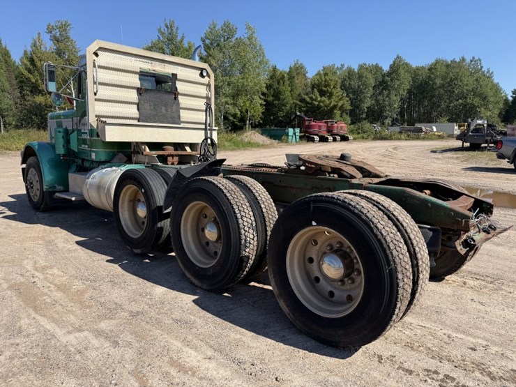 #1752-•-1979-peterbilt-day-cab-heavy-haul-image-3
