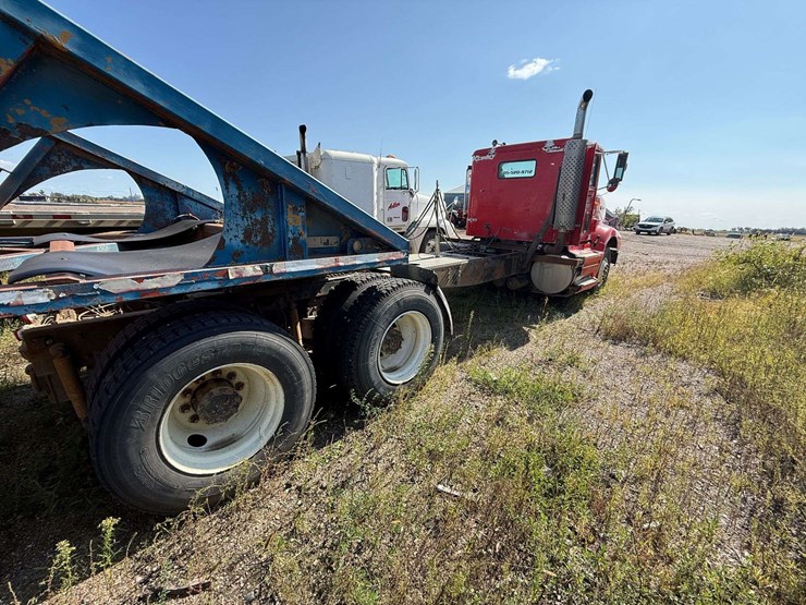 1994-ih-day-cab-semi-tractor,-n14-engine,-9-speed-transmission,-shows-431,118-miles-with-an-in-frame-image-7