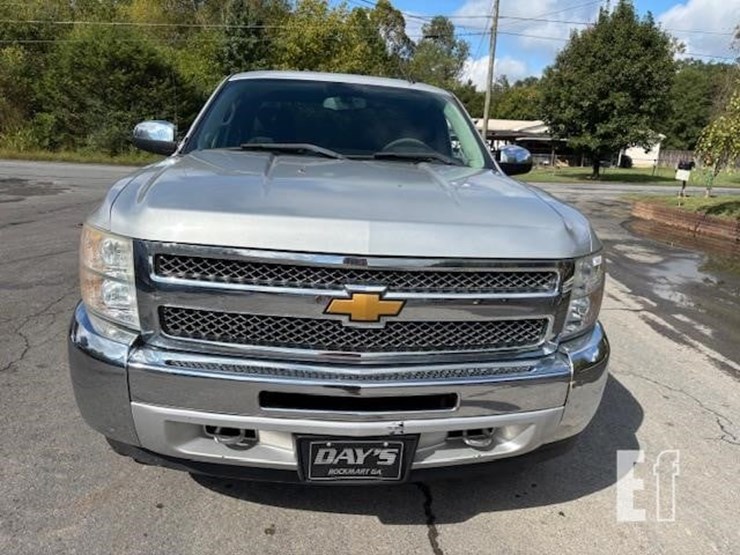 2013-chevrolet-silverado-1500-lt-image-2
