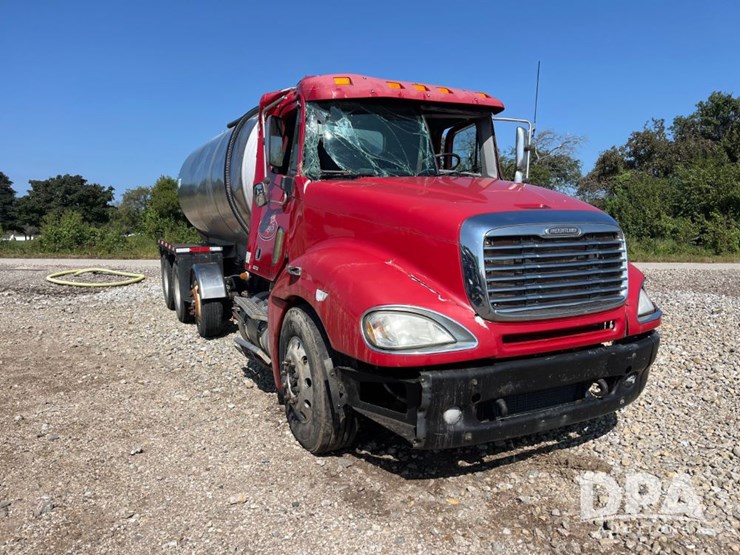 2007-freightliner-columbia-liquid-nurse-truck-(jn3025,-unit-1852)-image-3