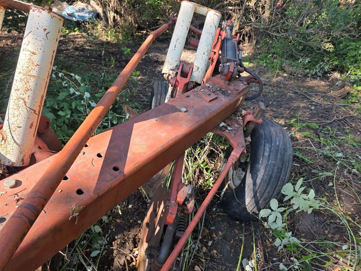 ih-720-–-5-bottom-20”-semi-mount-plow,-auto-reset,-all-wear-parts-are-good,-missing-one-coulter,-use-image-9