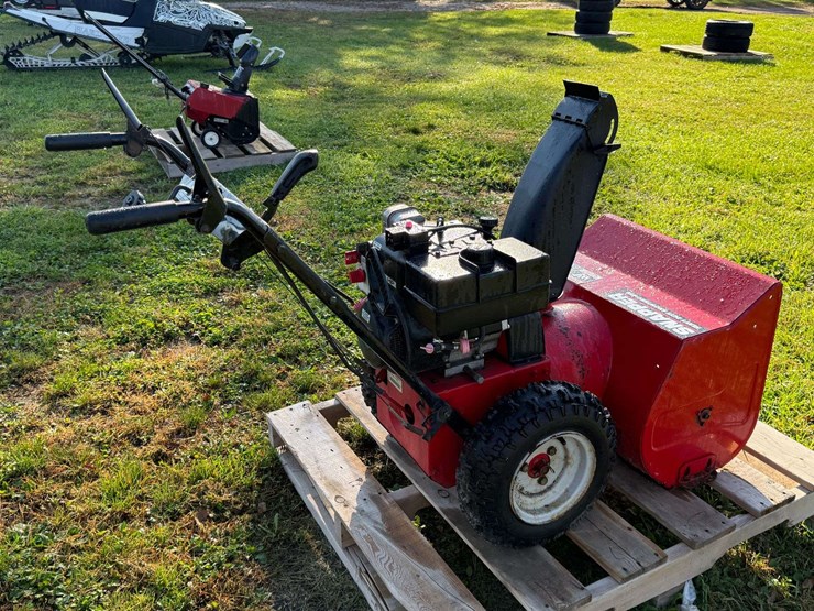 snapper-heavy-duty-snowblower,-24’,-runs-and-works-good-per-seller-image-2