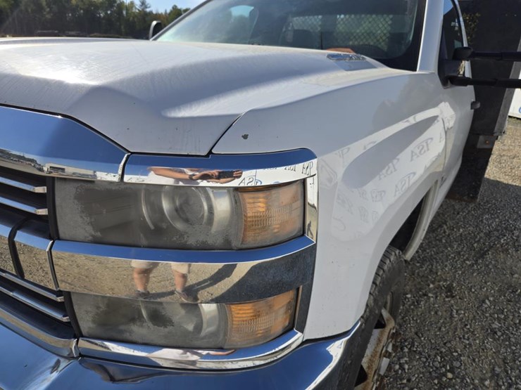 2015-chevrolet-3500-image-12