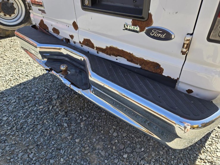 2013-ford-cargo-image-23