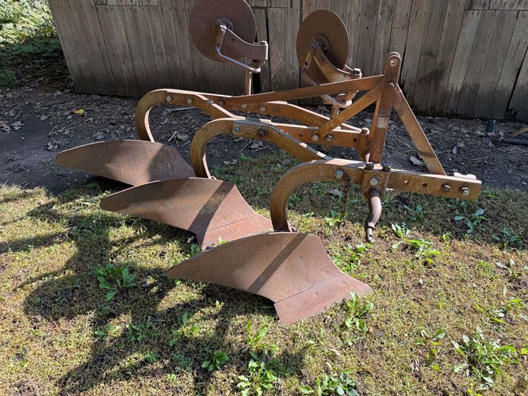 3-bottom-ferguson-plow,-3pt-hookup-image-2
