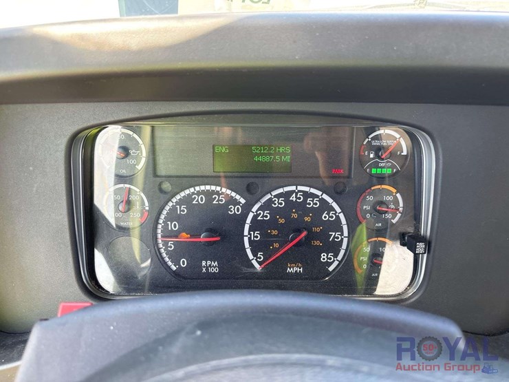 2016-freightliner-114sd-image-8