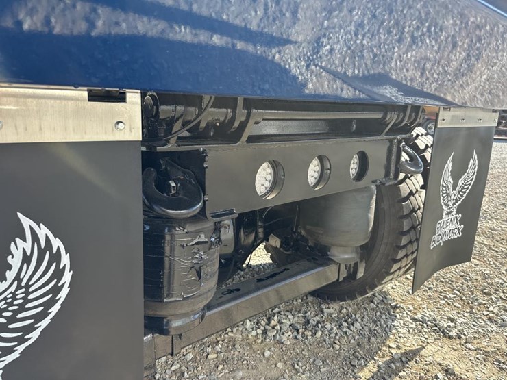 2025-kenworth-t880-image-54