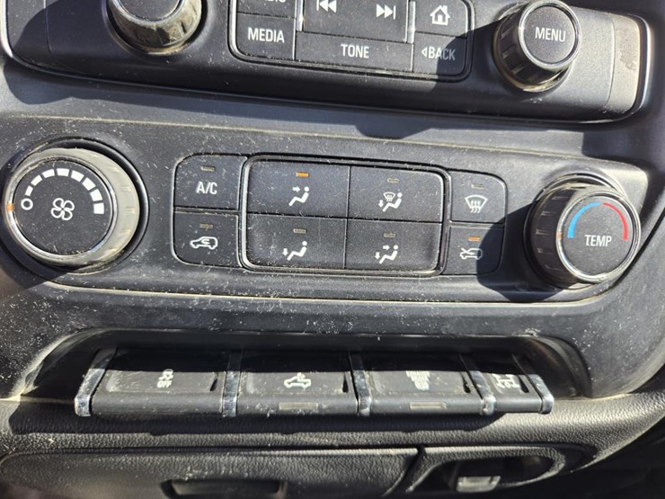 2015-chevrolet-3500-image-53