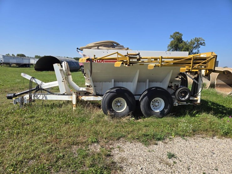 #2992-•-tyler-fluid-air-6-ton-dry-fertilizer-spreader-image-2