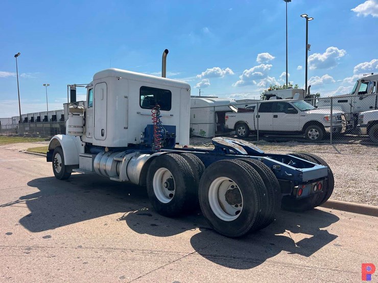 2013-peterbilt-367-image-5