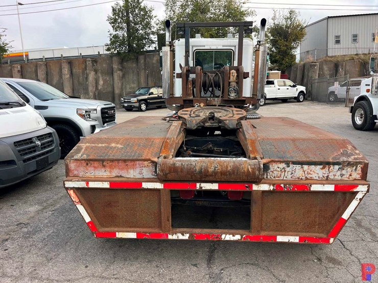 2006-freightliner-fld120-image-4