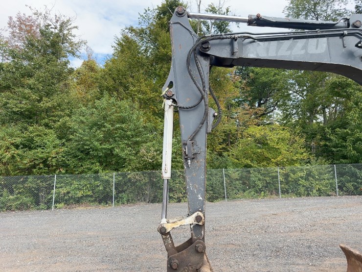 2005-takeuchi-tb175-image-14