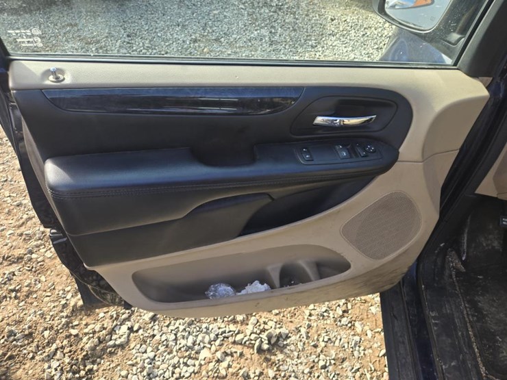 2014-dodge-grand-caravan-image-23