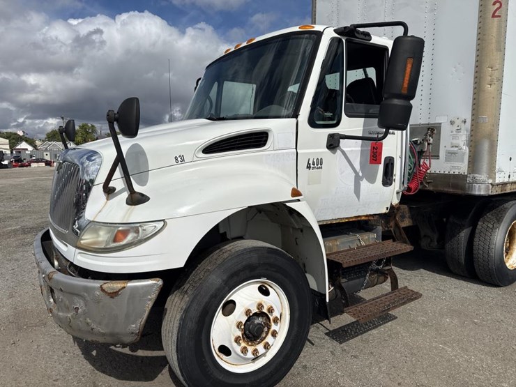 2007-international-durastar-4400-image-11