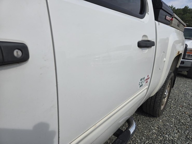 2013-chevrolet-2500hd-image-18
