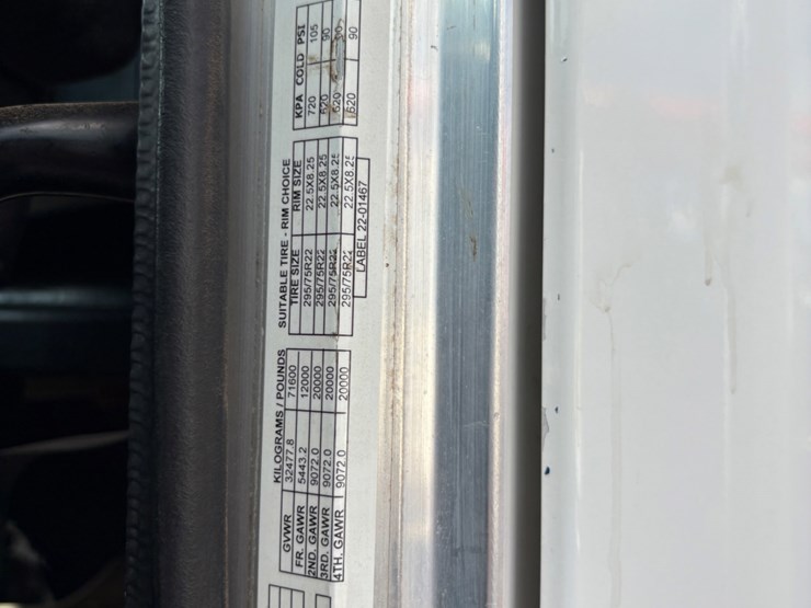 2010-peterbilt-367-image-12