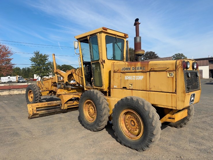 1982-deere-670a-image-4
