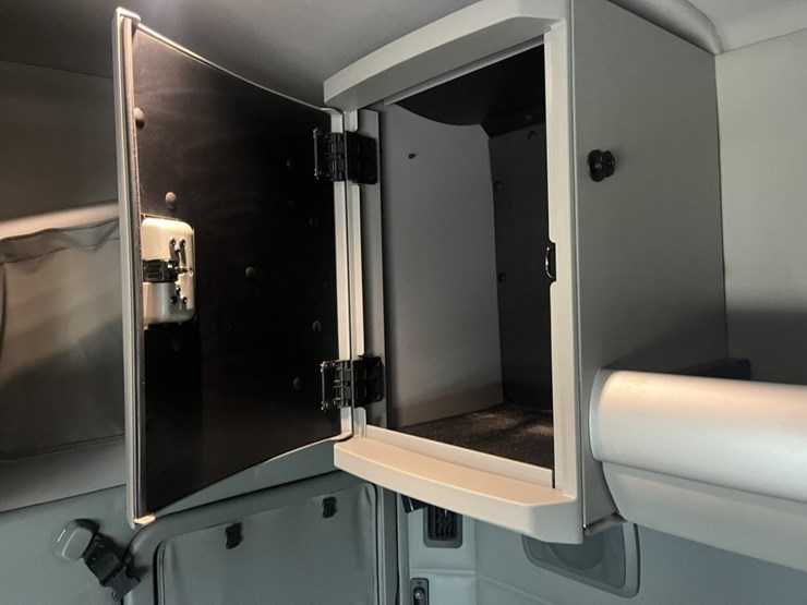 2020-kenworth-t680-image-129