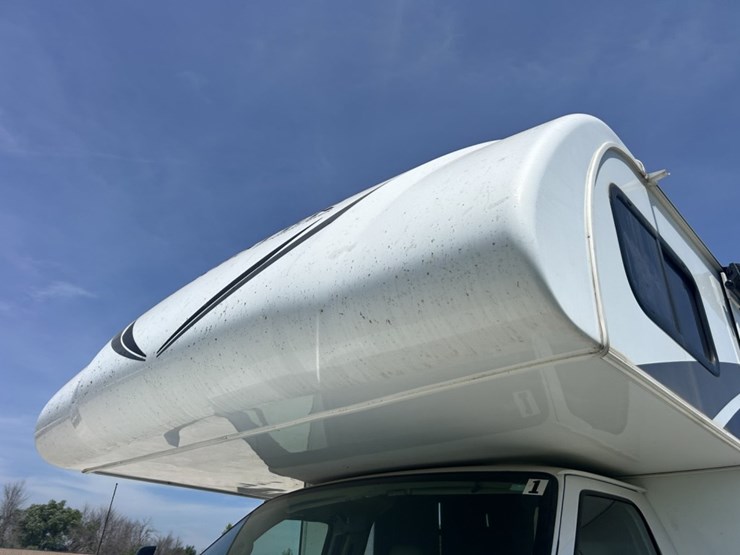 2017-ford-e450-image-11