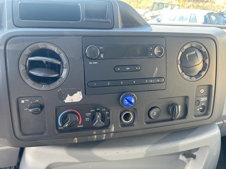 2014-ford-e250-image-48