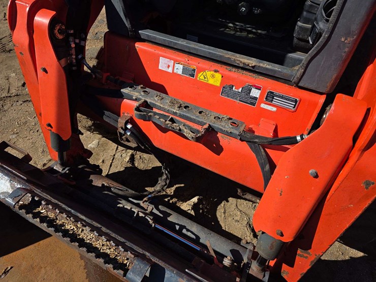 2019-kubota-ssv75-image-17