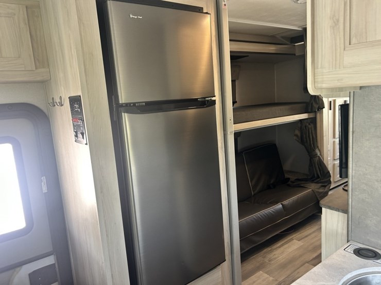 2023-ford-e450-image-73