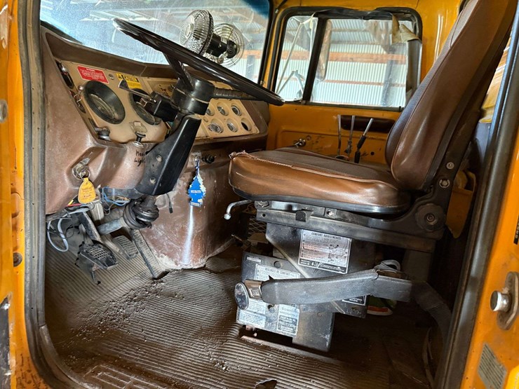 1983-ford-9000-image-23