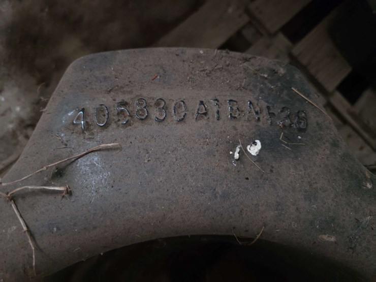 (2)-inside-and-outside-rear-wheel-weight-set-for-case-ih-mfwd-tractor,-(2)-1000lb-weights-and-(2)-50-image-5