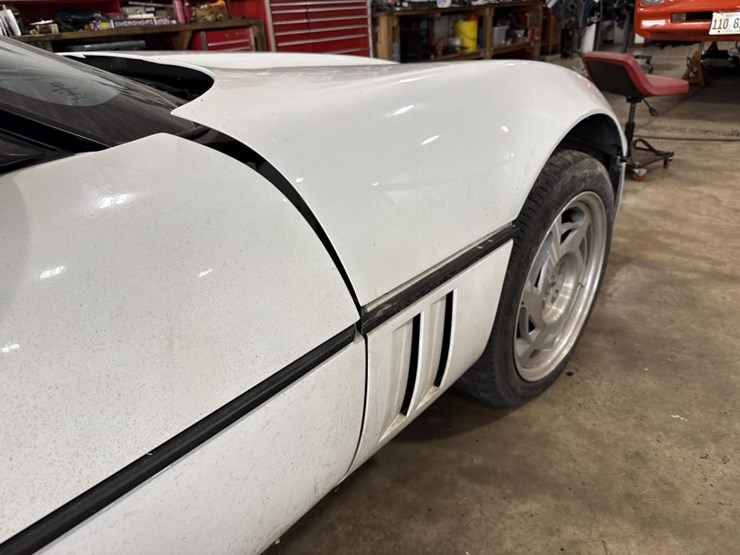 #1399-•-1990-chevrolet-corvette-convertible-car-image-17