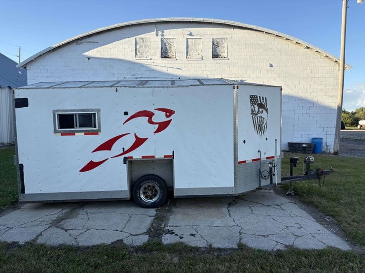 2010-18’,-(4’)-v,-single-axle,-hyd-frame,-(2)-30#-lp-tanks,-3-burner-stove,-oven,-(not-pictured),-(7-image-3