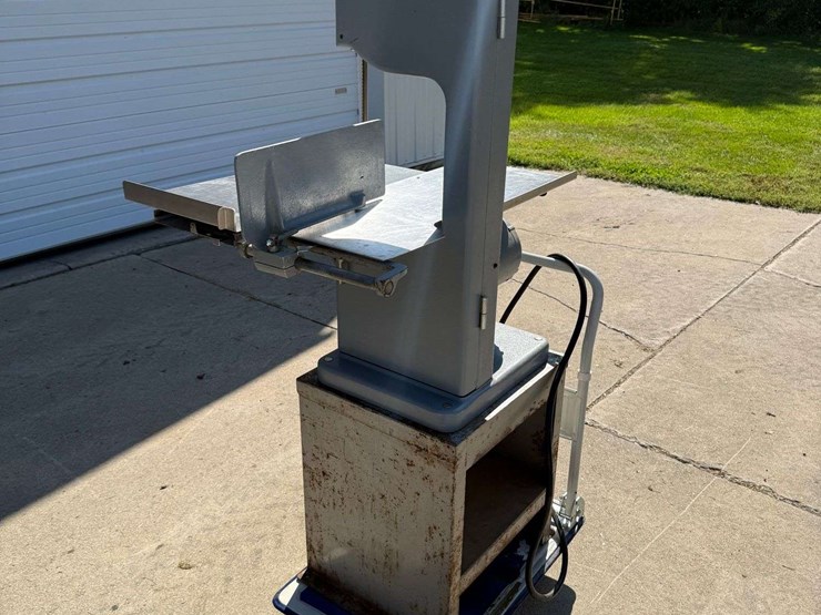 globe-meat-band-saw-for-meat-cutting,-stimpson-model-79.-this-item-is-located-in-south-dakota,-there-image-6