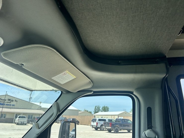 2022-ford-e350-image-39