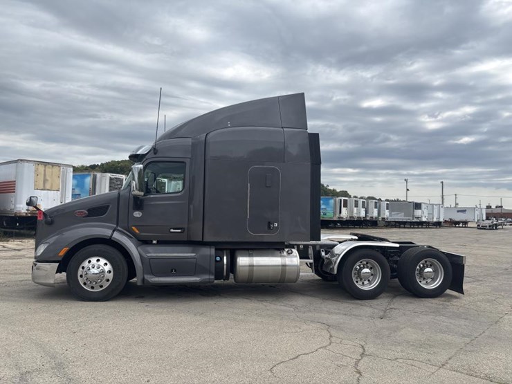 2017-peterbilt-579-image-2