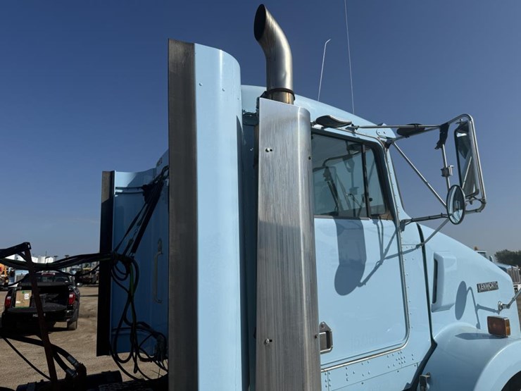 2015-kenworth-t800-image-13