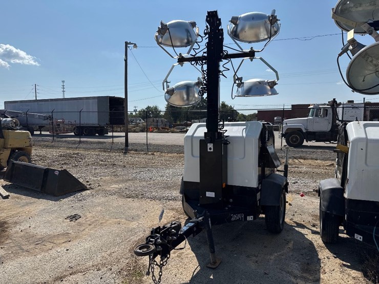 2019-allmand-night-life-v-series-light-plant-image-6