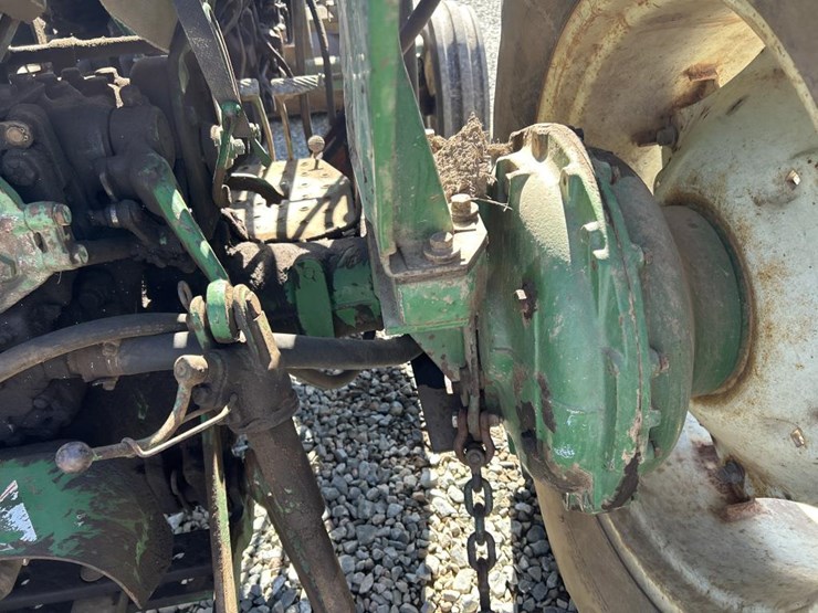 #5217-•-oliver-tractor-w/-loader-image-38