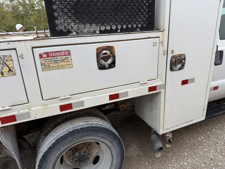 2008-ford-f550-image-25